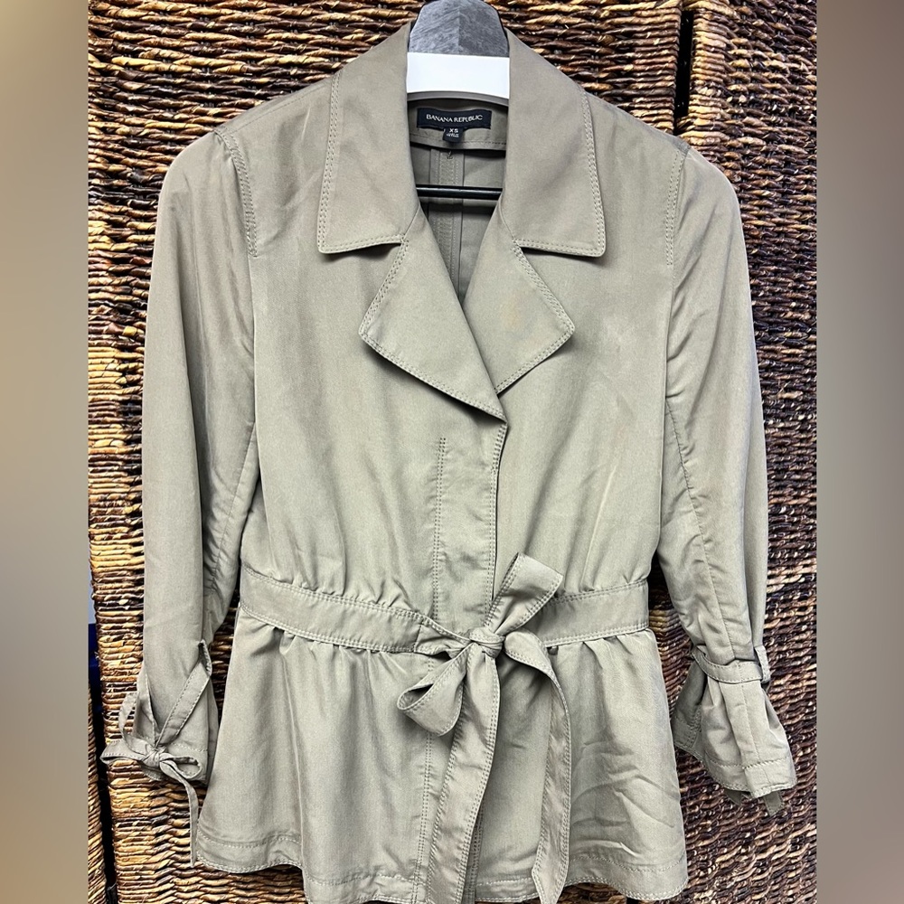 Banana Republic Classic Olive Green- Spring Coat‎ with Fabric Tie, XSmall